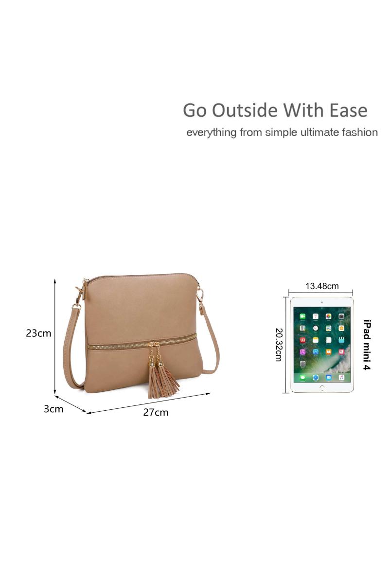 Маленька плоска сумочка через плече з китицями і передньою кишенею