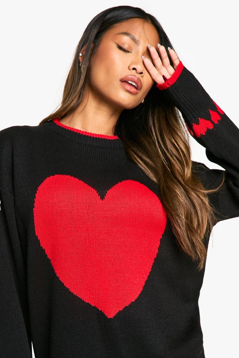 Величезний різдвяний джемпер у формі серця