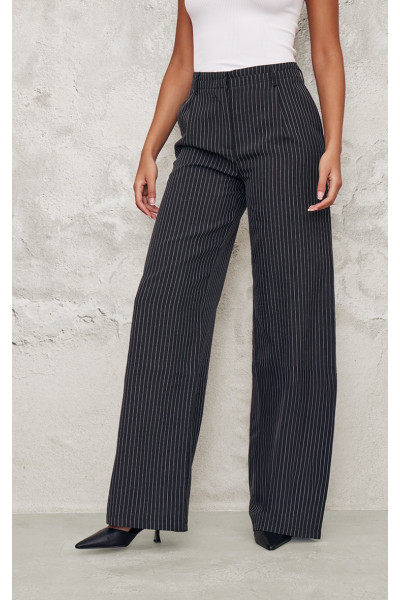 Високі чорні шпильки з широкими штанами ніг Високі чорні шпильки з широкими штанами ніг