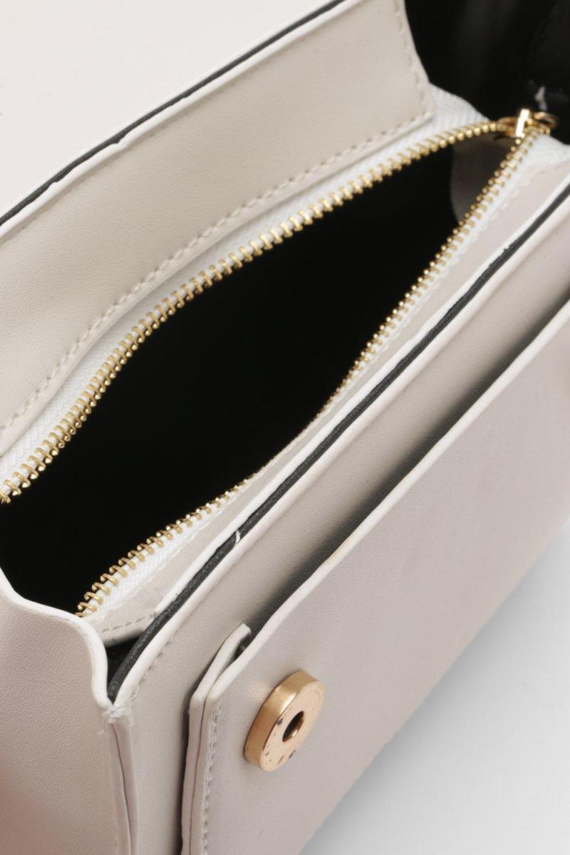 Сумка через плече із золотою пряжкою