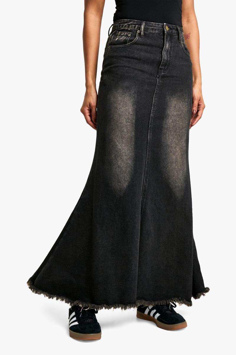 Джинсова максі-спідниця з необробленим подолом «риб’ячий хвіст».