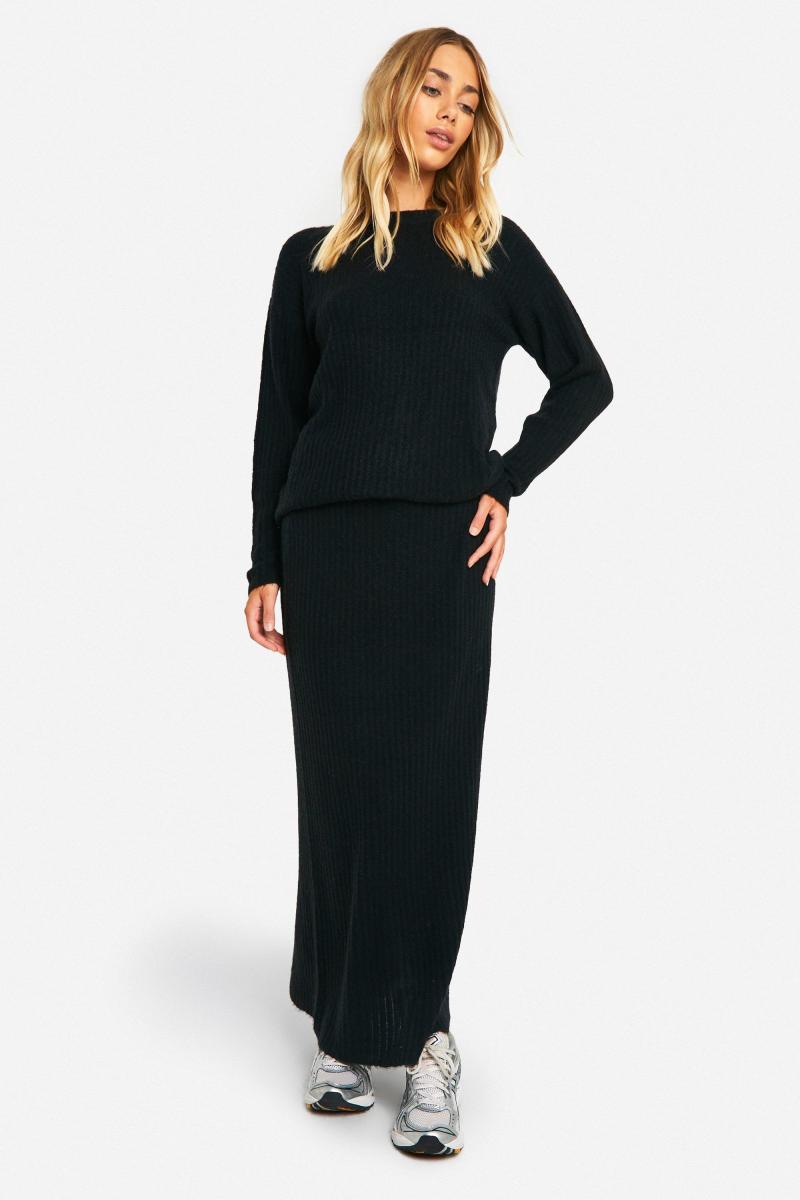 М’який трикотажний джемпер з круглим вирізом і максі-спідниця в поєднанні