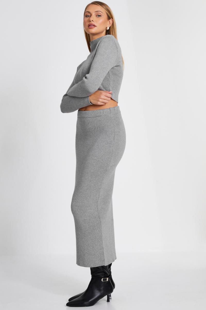 Сіра в'язана черепаха на шиї