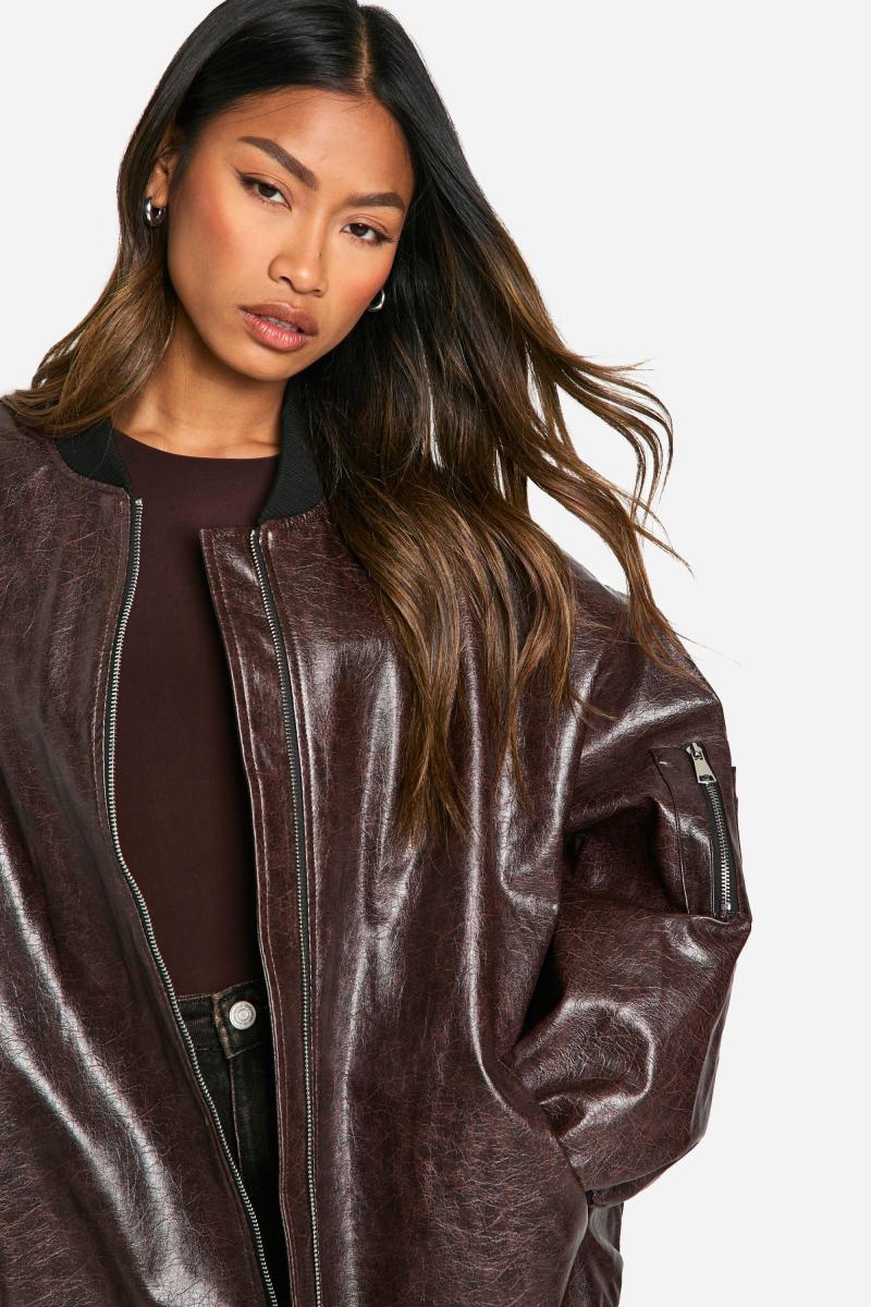 Оверсайз-бомбер із потрісканою штучною шкірою