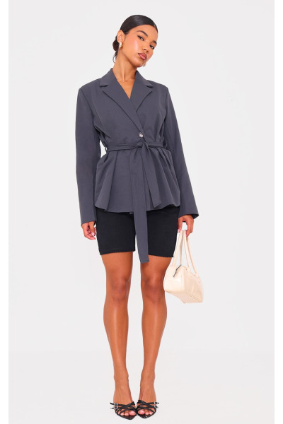 Темно-сірий піджак з широким поясом