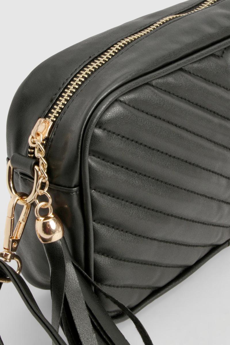 Стьобана шкіряна сумка через плече з китицями