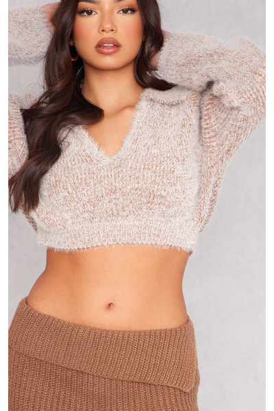 Укорочений джемпер із пухнастою в’язкою і V-подібним вирізом типу капучіно Укорочений джемпер із пухнастою в’язкою і V-подібним вирізом типу капучіно