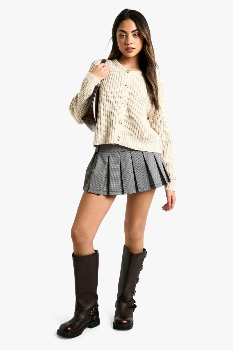 В'язаний кардиган на ґудзиках