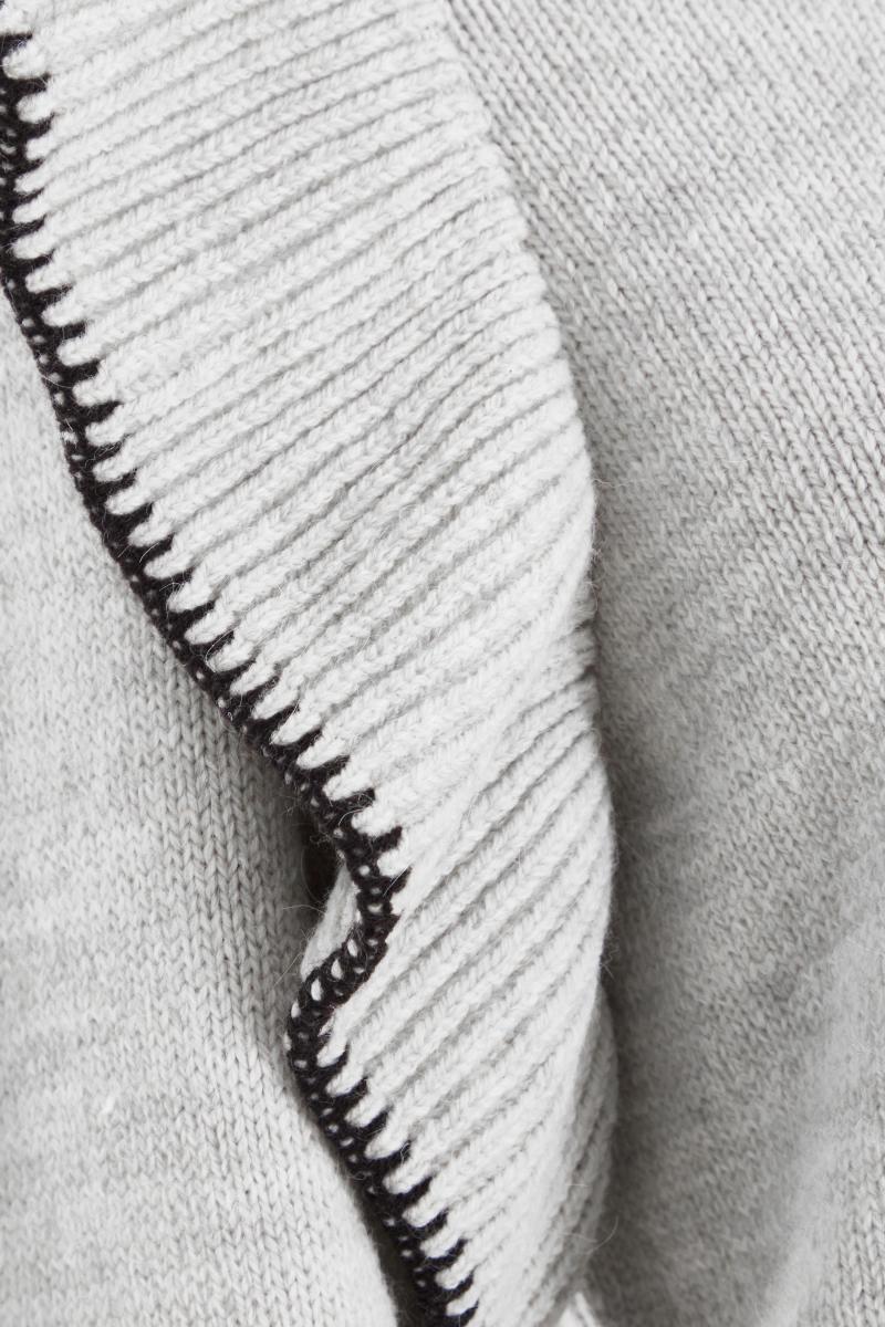 Сірий в'язаний стрижок рукава