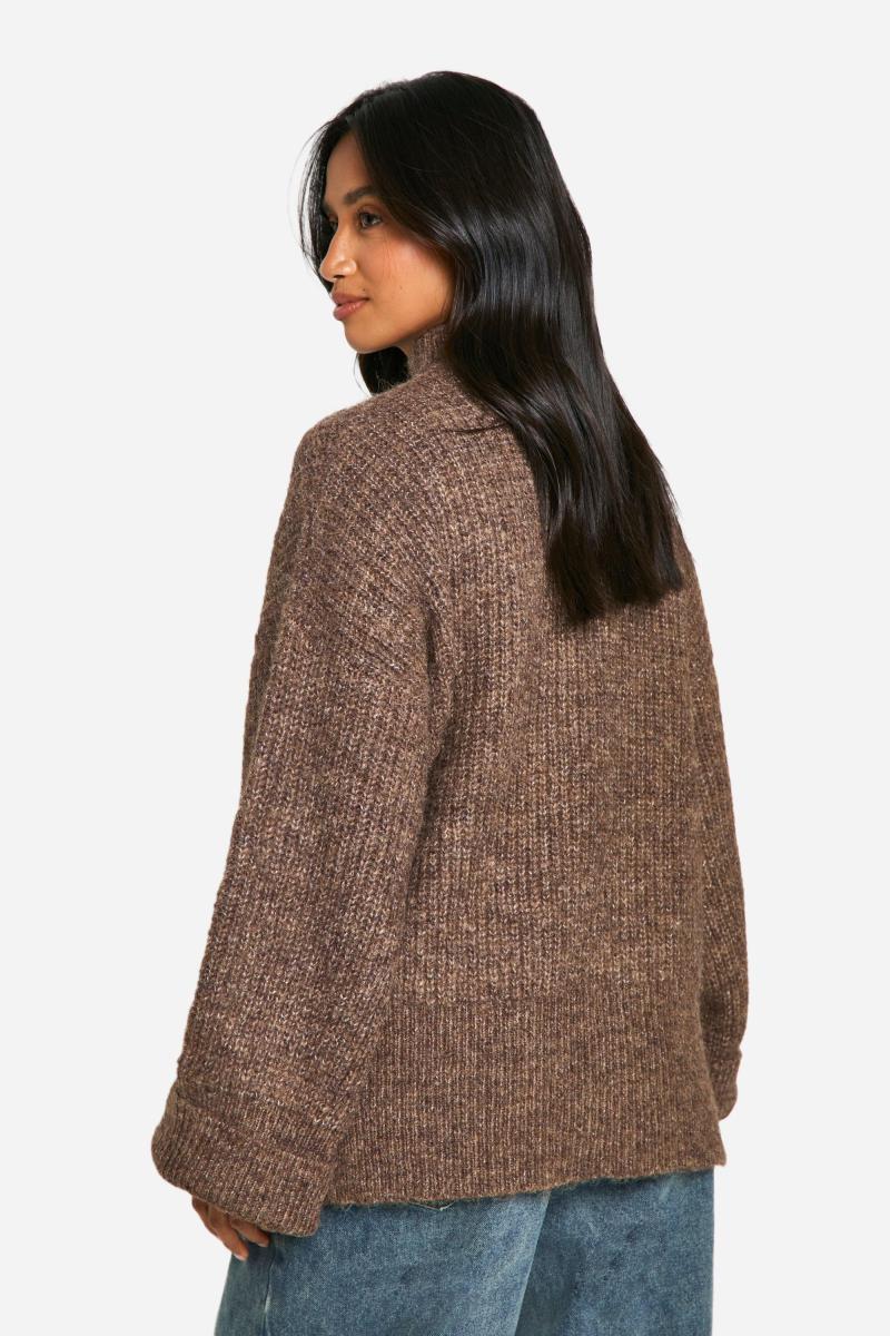 Маленький трикотажний джемпер з високим горлом великого розміру