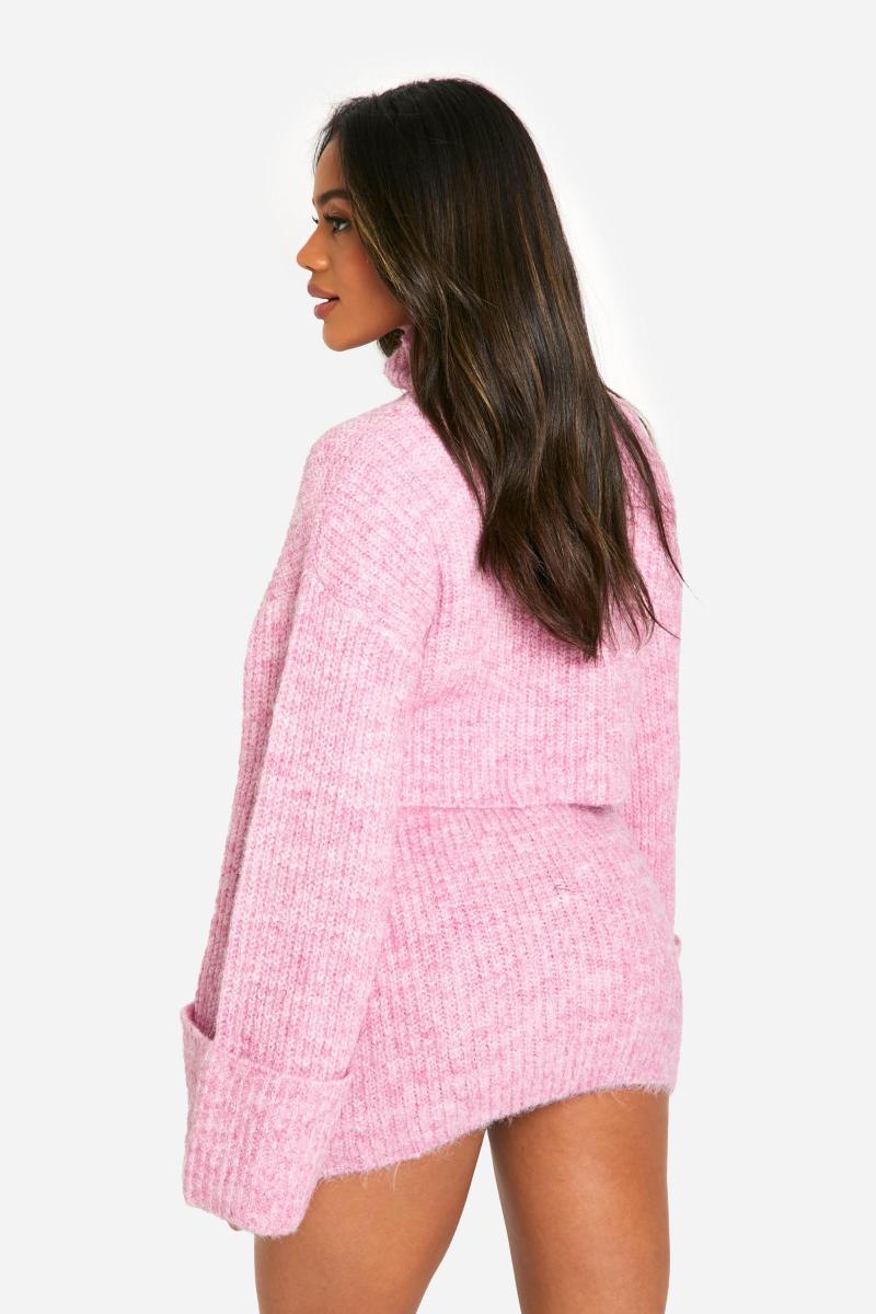 В’язаний джемпер з високою горловиною та мікроміні-спідниця