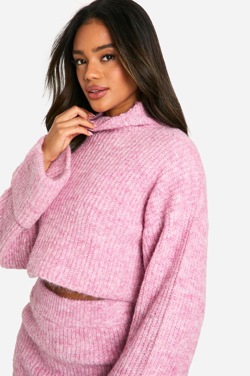 В’язаний джемпер з високою горловиною та мікроміні-спідниця