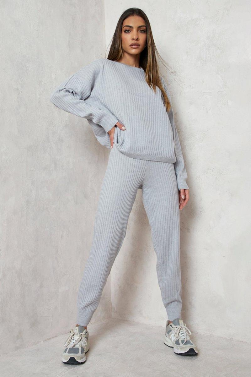 Трикотажний спортивний костюм в рубчик