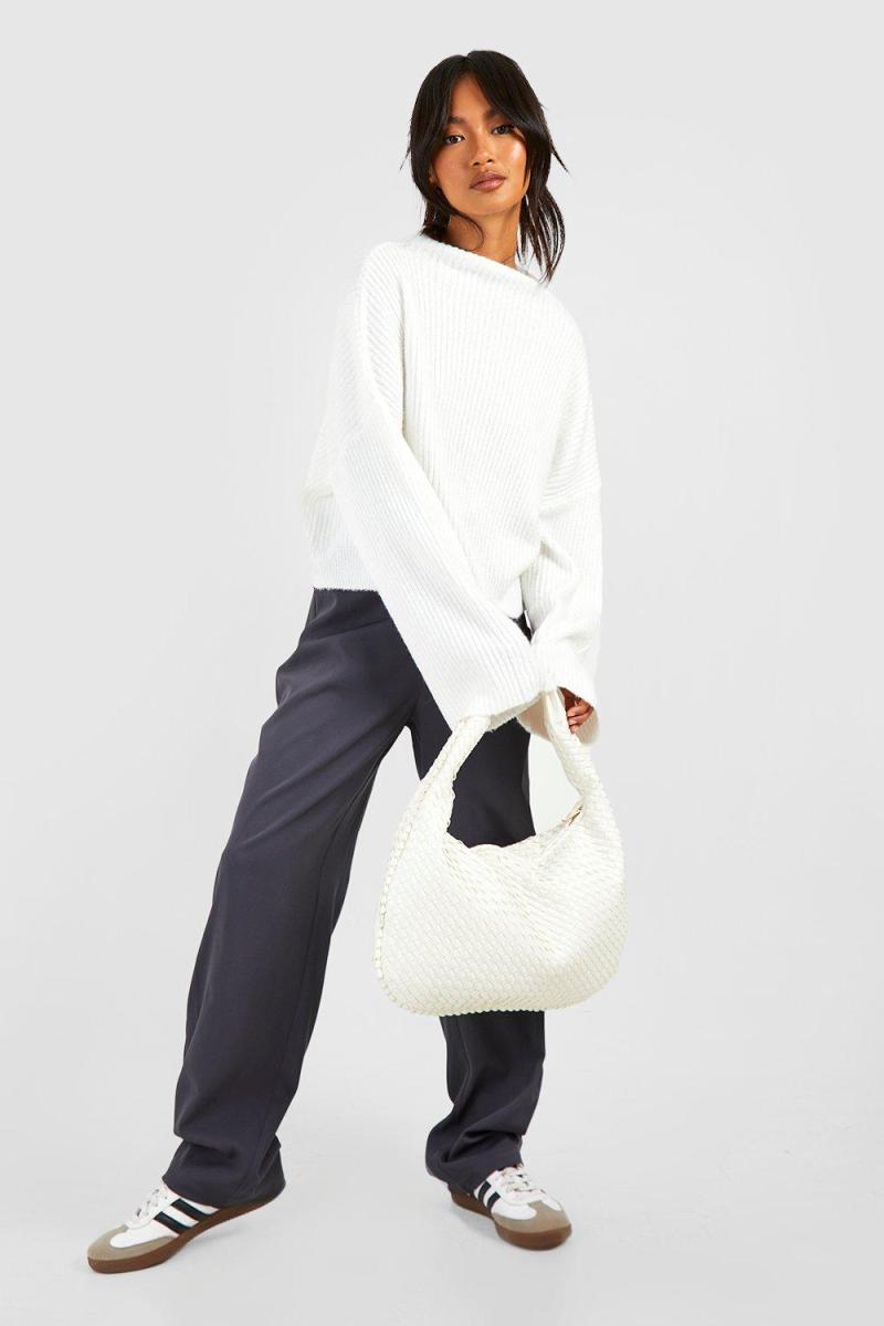 М'яке ребро в’язано на високій шиї джемпер