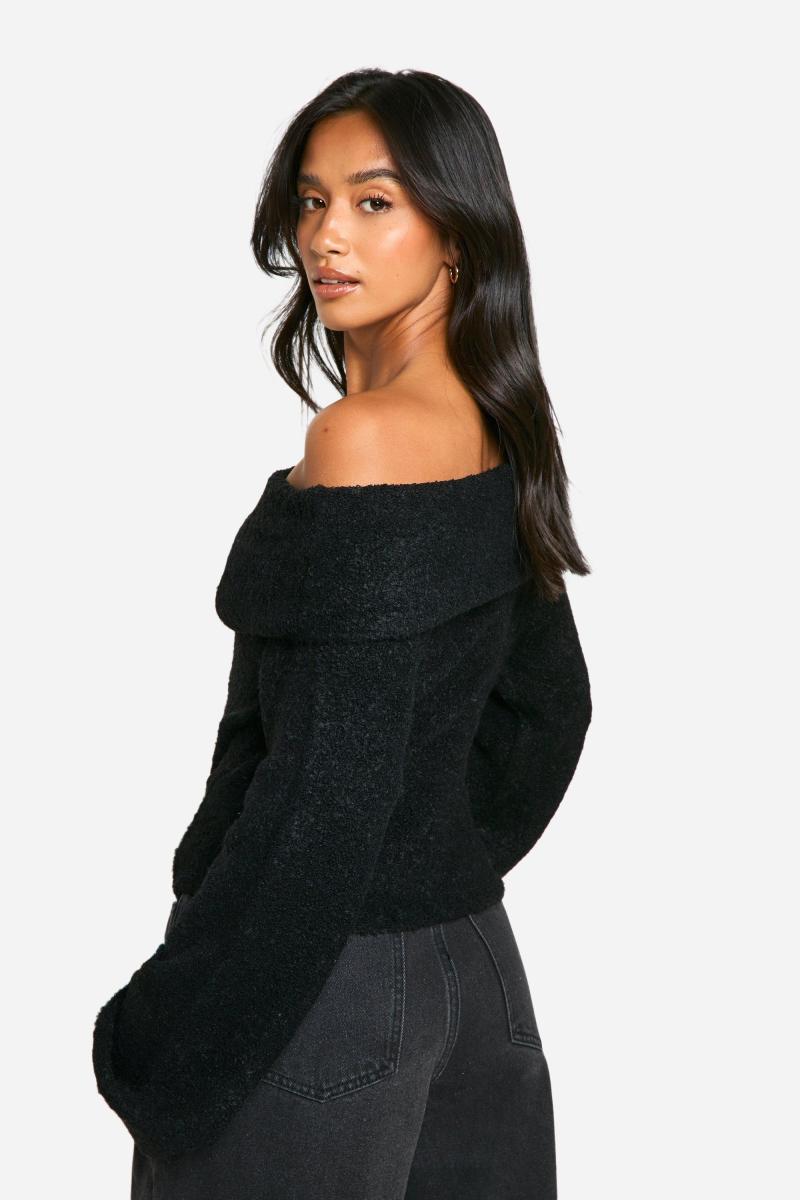 Маленький трикотажний джемпер з відкритими плечима