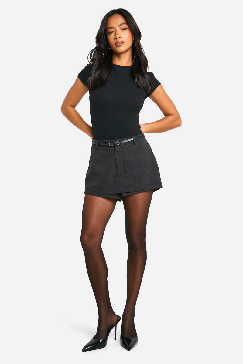 Маленька коротка міні-шортка з міні-поясом