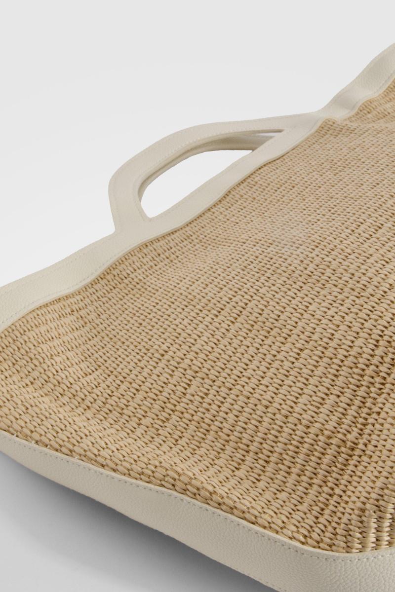 Солом'яна пляжна сумка з деталями по краях
