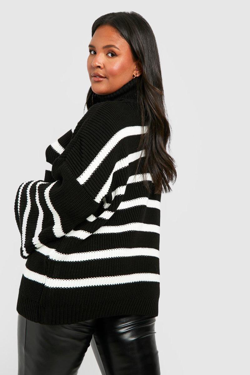 Плюс трикотажний джемпер у смужку
