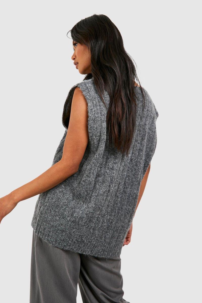 М'яка трикотажна майка з широким рубчиком і V-подібним вирізом