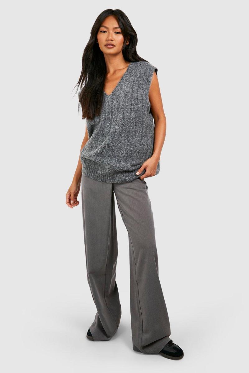 М'яка трикотажна майка з широким рубчиком і V-подібним вирізом