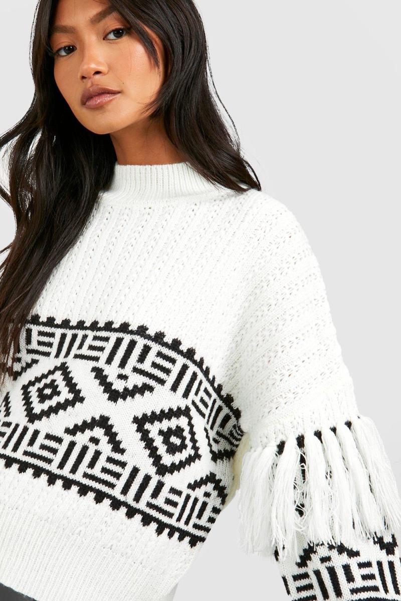Джемпер з ацтекським принтом з китицями