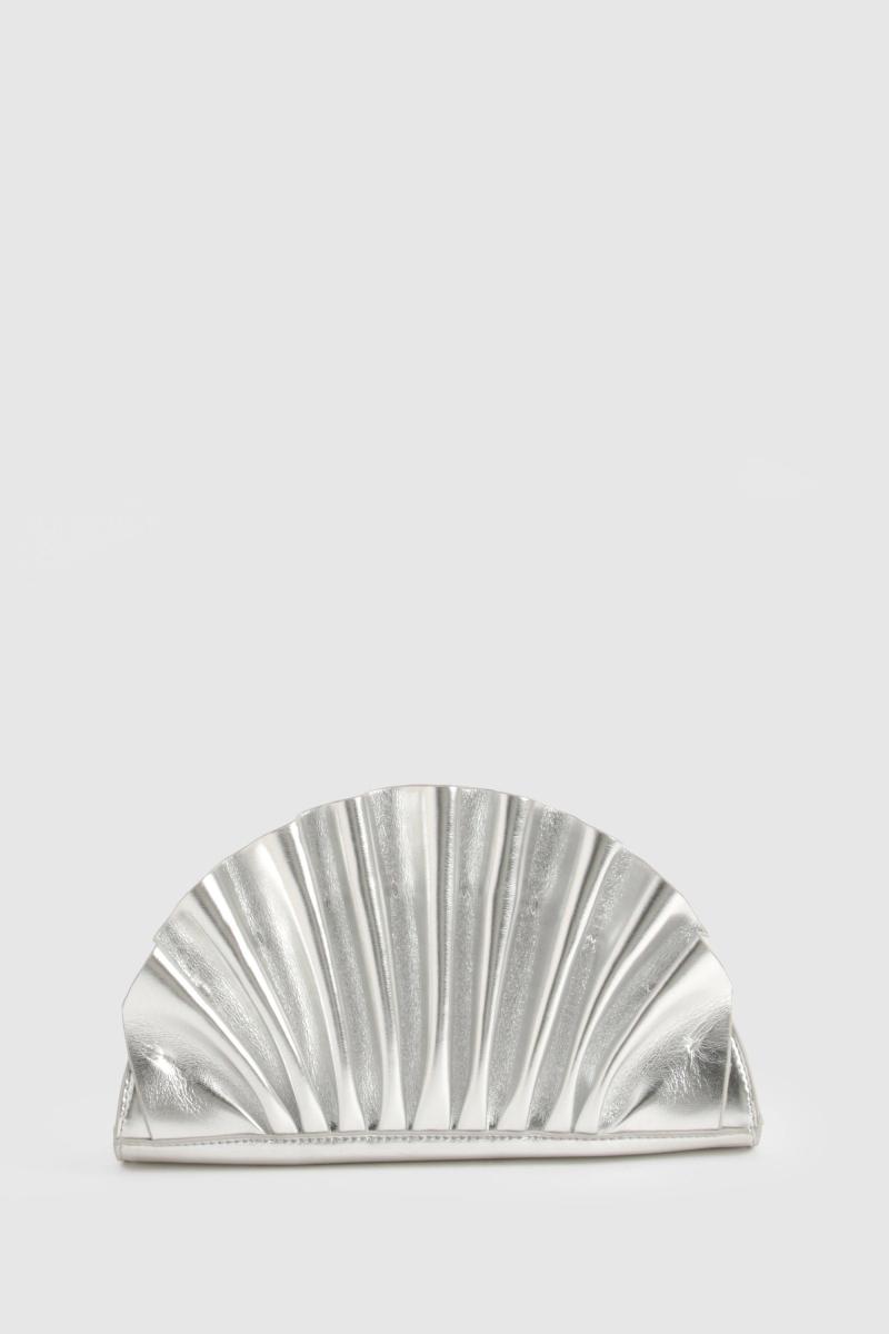 Сумка-клатч із металевими воланами