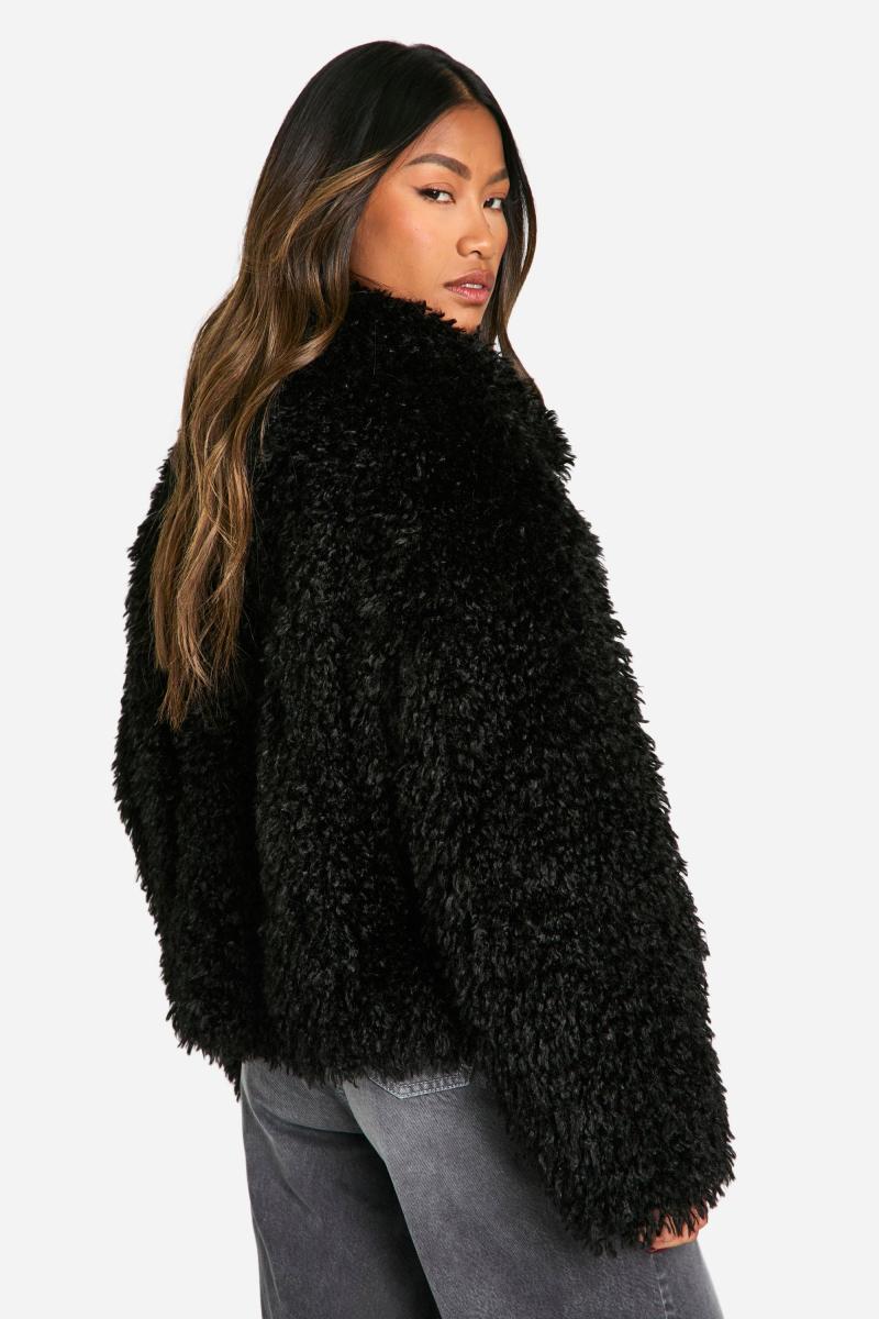 Кошлата шуба зі штучного хутра